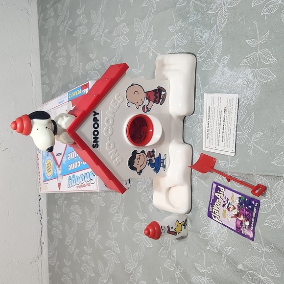 The Original Snoopy Snow Cone Maker - Picture 1 of 6